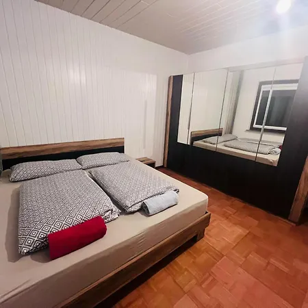 Schoenes Zimmer, Naehe Bahnhof Homestay *