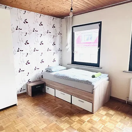 Schoenes Zimmer, Naehe Bahnhof *